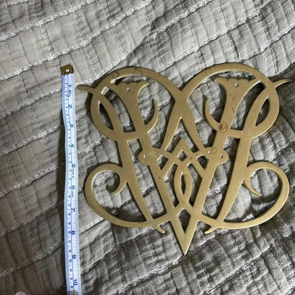 Vintage Colonial Williamsburg Queen Anne Cypher solid brass footed‎ trivet